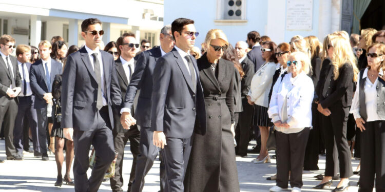 Μαρίσα Λαιμού: Συγκινητικές στιγμές στην ταφή της 30χρονης στο Α’ Νεκροταφείο