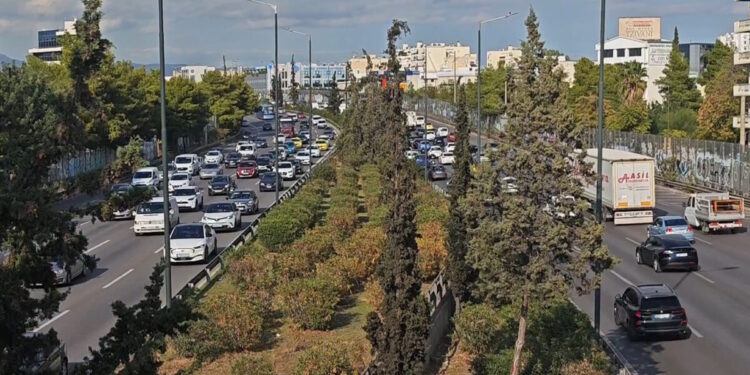 Κίνηση στους δρόμους: «Στο κόκκινο» ο Κηφισός και το κέντρο – Προβλήματα σε Κηφισίας και Μεσογείων