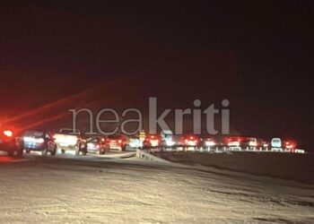 Κυκλοφοριακό χάος και ουρές χιλιομέτρων στον ΒΟΑΚ από το μπλόκο των αγροτών