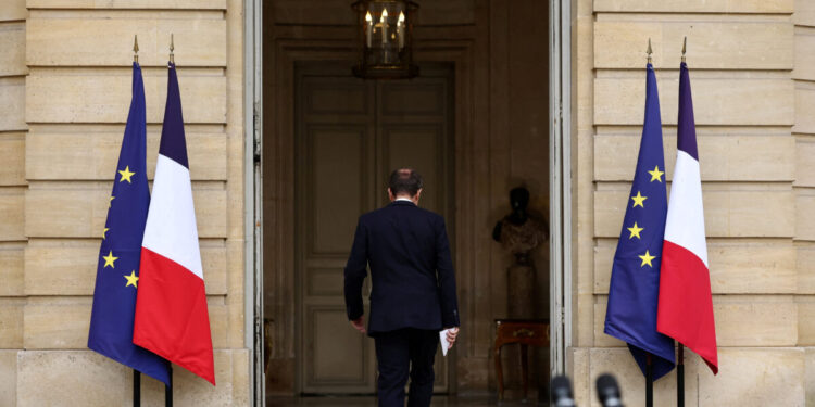 Γαλλία: Σε πτώση οι μετοχές, σε άνοδο το κόστος δανεισμού μετά την παραίτηση Λεκορνί