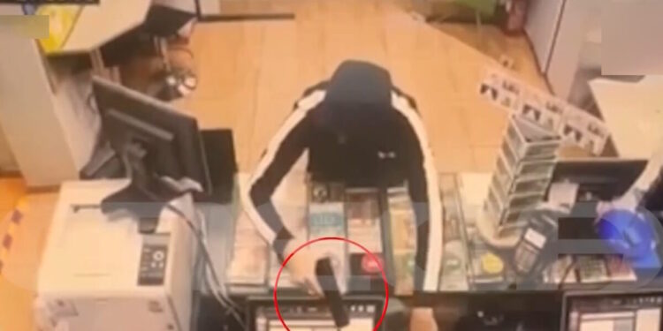 Καισαριανή: Βίντεο ντοκουμέντο με ένοπλη ληστεία σε πρακτορείο τυχερών παιχνιδιών