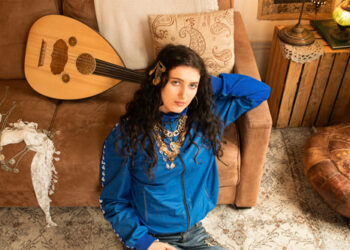 Η Melina, η ανερχόμενη Ελληνογαλλίδα καλλιτέχνιδα έρχεται για μία μοναδική εμφάνιση στην Αθήνα.