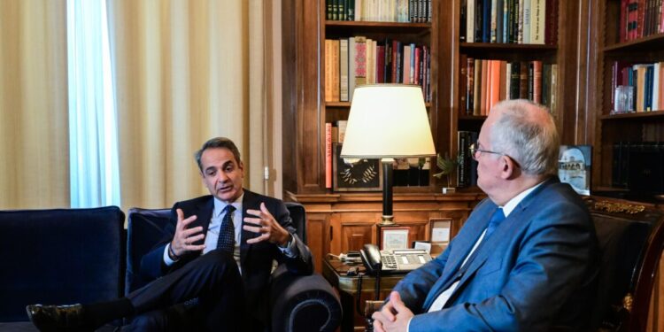 Μητσοτάκης σε Τασούλα: Το μνημείο του Αγνώστου Στρατιώτη έχει συμβολικό βάρος, πρέπει να διαφυλάξουμε τον χαρακτήρα του