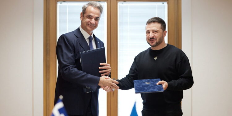 Ο Κυριάκος Μητσοτάκης είχε τηλεφωνική επικοινωνία με τον Βολοντίμιρ Ζελένσκι