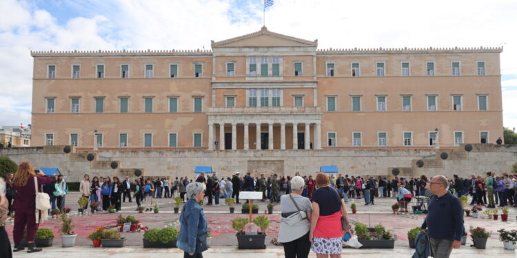 Στα «χαρακώματα» για το Μνημείο Αγνώστου Στρατιώτη: Τα «αγκάθια», η λέξη «παγίδα» και η λύση της ιδιωτικής εταιρείας