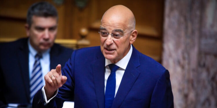 Αποστάσεις Δένδια για το Μνημείο Άγνωστου Στρατιώτη: «Δεν πρέπει να χρησιμοποιείται ως μέσο έκφρασης πολιτικών επιδιώξεων»