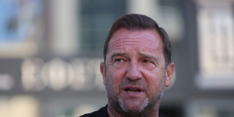 Τέμπη – Πλακιάς: «Αντί να καθίσουν να ψηφίσουν την κατάργηση του άρθρου 86 κάθονται και ψηφίζουν αν μπορείς να γράψεις τα ονόματα»