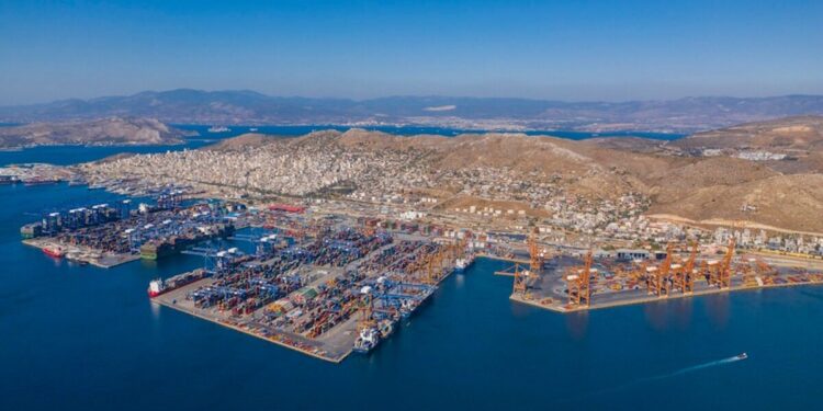 Ευρωπαϊκή Εισαγγελία: Εκτελωνιστής συνελήφθη με 3 εκατ. ευρώ στον Πειραιά για κύκλωμα παράνομων εισαγωγών από την Κίνα