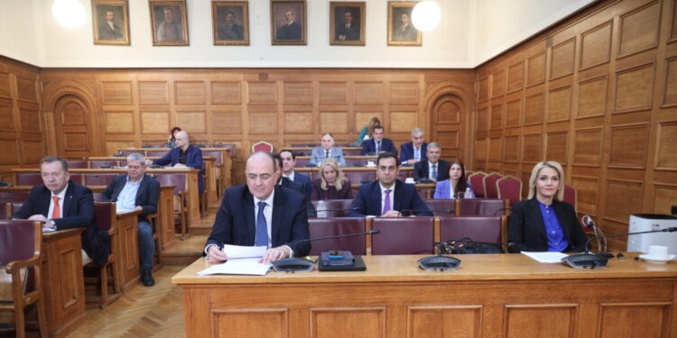 Μάχες χαρακωμάτων στην εξεταστική για ΟΠΕΚΕΠΕ: Να κληθεί ο Νίκος Μπουνάκης ζητεί η ΝΔ – Παρακρατικό μηχανισμό βλέπει το ΠΑΣΟΚ