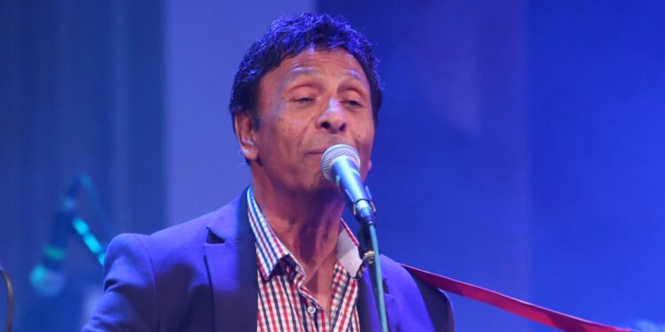 Βασίλης Παϊτέρης: «Δεν είμαι καθόλου καλά» είπε ο τραγουδιστής αμέσως μετά την αποφυλάκισή του