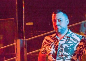 Mετά την «Ανισόπεδη Ντίσκο» Pan Pan & Καλλιόπη Μητροπούλου παρουσιάζουν το εθιστικό «Μόνο Με Τα Μάτια»