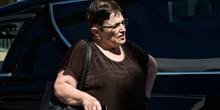 Η Αλέκα Παπαρήγα στο νοσοκομείο «Αγία Όλγα» – Οι ευχαριστίες στο προσωπικό μετά το εξιτήριο