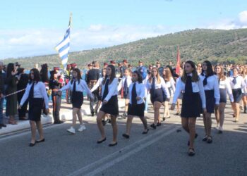 Η Αμφιλοχία τίμησε την 28η Οκτωβρίου – Από την έπαρση σημαίας μέχρι την παρέλαση (φωτορεπορτάζ & video)