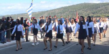 Η Αμφιλοχία τίμησε την 28η Οκτωβρίου – Από την έπαρση σημαίας μέχρι την παρέλαση (φωτορεπορτάζ & video)