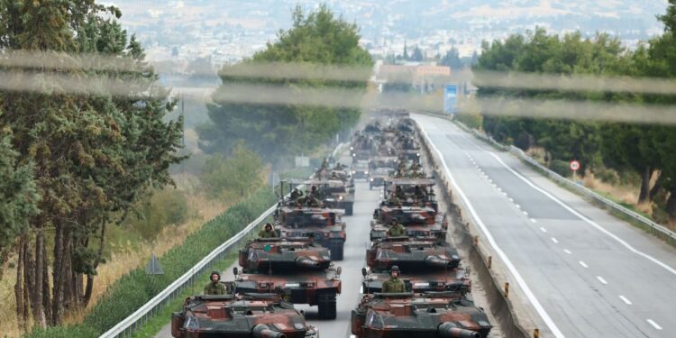 Παρέλαση 28ης Οκτωβρίου: Εντυπωσιακά πλάνα από την τελευταία πρόβα στη Θεσσαλονίκη