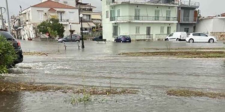 Πλημμύρες σε Αιτωλικό και Κατοχή με την πρώτη βροχή (video)