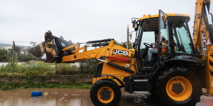 Καιρός: Πλημμύρισαν υπόγεια στην Αιτωλοακαρνανία και δρόμοι στην Καλαμάτα