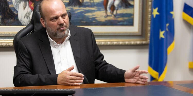 Σπύρος Πρωτοψάλτης: «Κατανοούμε την αγωνία και την αγανάκτηση των παραγωγών – Κάνουμε αγώνα δρόμου για να μπούμε σε μια καλύτερη ροή πληρωμών»