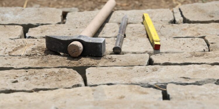 Θεσσαλονίκη: 31χρονος επιτέθηκε με σφυρί στον 70χρονο συγκάτοικό του – Tον τραυμάτισε βαριά και του έκλεψε τραπεζικές κάρτες