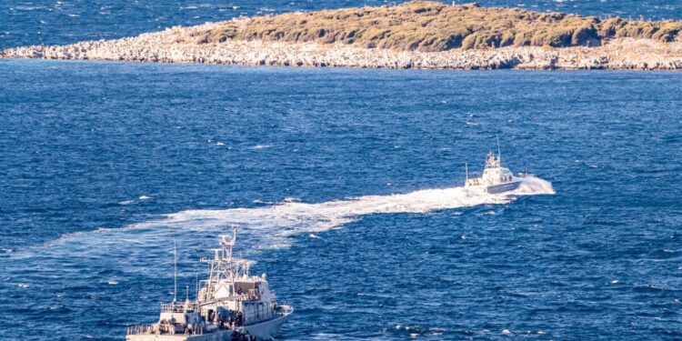 Ναυάγιο στα ανοιχτά της Λέσβου: 4 άτομα ανασύρθηκαν χωρίς τις αισθήσεις τους