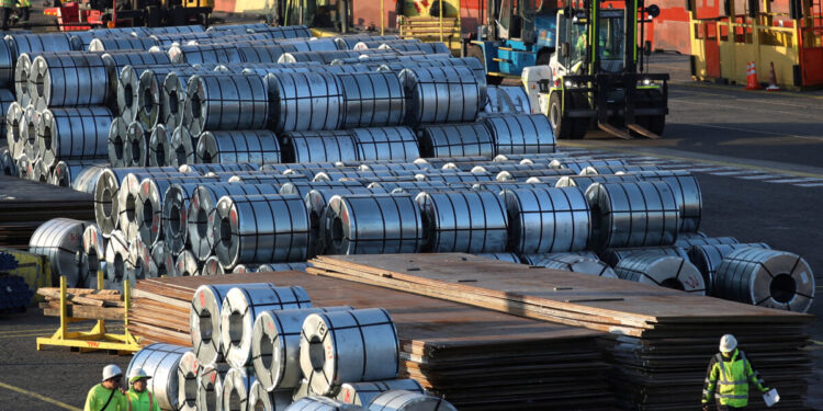 To διπλασιασμό των δασμών στις εισαγωγές χάλυβα στο 50% προτείνει η ΕΕ