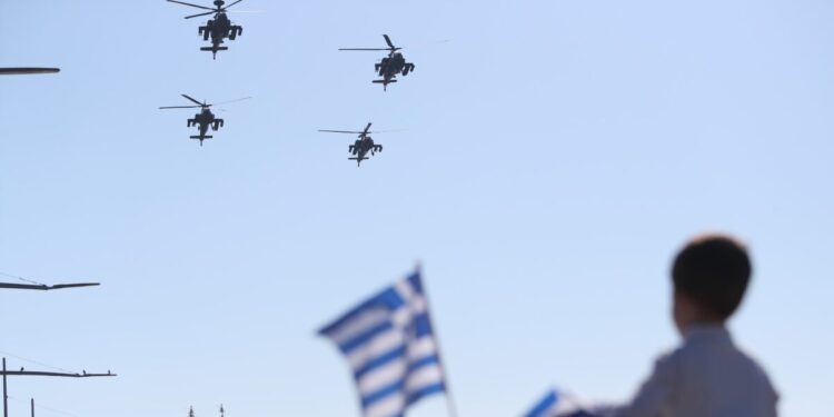 Στρατιωτική παρέλαση της 28ης Οκτωβρίου στη Θεσσαλονίκη: Drones και όπλα ΑΙ κλέβουν την παράσταση – Οι εκδηλώσεις στην Αθήνα