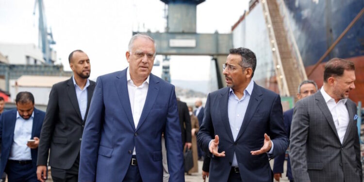 Συνάντηση Θεοδωρικάκου με τον υπουργό Βιομηχανίας της Σαουδικής Αραβίας και επίσκεψη στα Ναυπηγεία Ελευσίνας