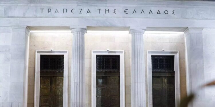 ΤτΕ: Μειώθηκαν τα επιτόκια νέων καταθέσεων και δανείων τον Αύγουστο