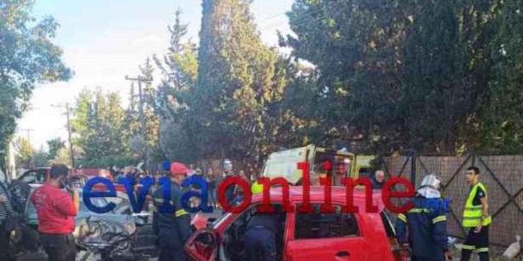 Εύβοια: Μια 40χρονη εγκλωβίστηκε μέσα σε αυτοκίνητο μετά από τροχαίο – Ένας τραυματίας