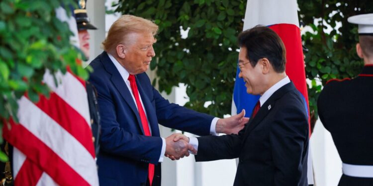 Τραμπ: «Πολύ σύντομα» εμπορική συμφωνία ΗΠΑ – Νότιας Κορέας