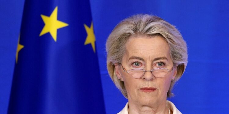 Νέα σύσταση της Kομισιόν προς Ευρωπαίους πολίτες: Επενδύστε τις αποταμιεύσεις σας στην άμυνα με κίνητρο φοροαπαλλαγές