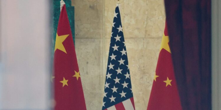 Η Κίνα προτρέπει τις ΗΠΑ να κάνουν πίσω στις απειλές δασμών και ζητά περισσότερες συνομιλίες για διαπραγματεύσεις