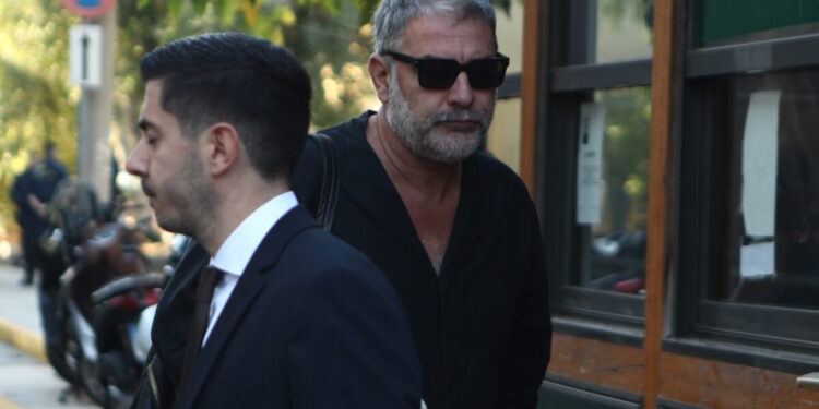 Βασίλης Μπισμπίκης: Συνεχίζεται η δίκη του ηθοποιού, δεν πήρε αναβολή
