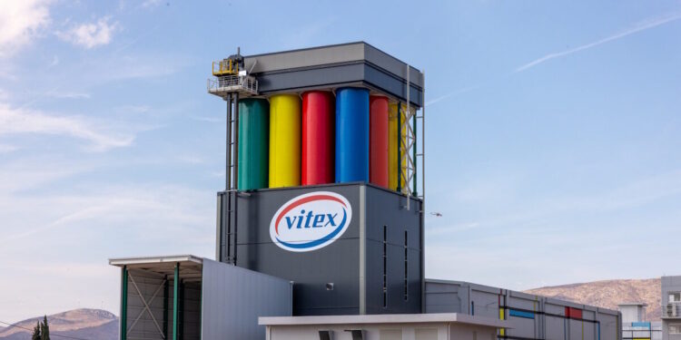Η Vitex αλλάζει το τοπίο στην οικοδομή με τον «Χρωμόπυργο», τη νέα υπερσύγχρονη μονάδα παραγωγής κονιαμάτων