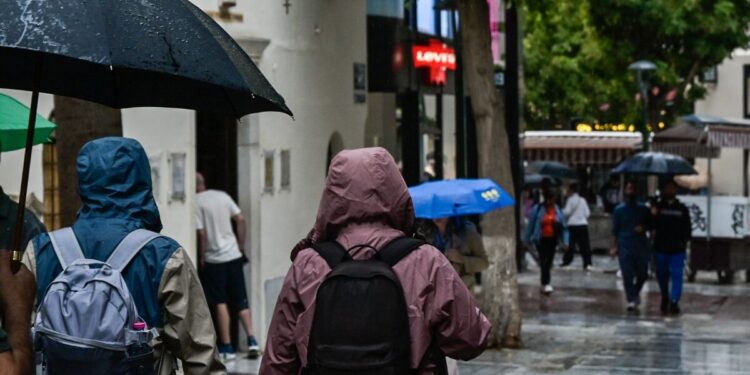 Καιρός: Δύο κύματα κακοκαιρίας προ των πυλών με αρχή το βράδυ της Κυριακής – Καταιγίδες, πτώση θερμοκρασίας και ισχυροί άνεμοι