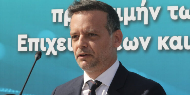 Χάρης Δούκας: Υπάρχουν στελέχη του ΠΑΣΟΚ που σφιχταγκαλιάζονται με την ΝΔ