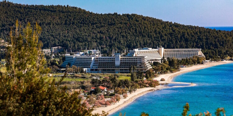 ΙΝΣΕΤΕ: Η υπερφορολόγηση πλήγμα στη ανταγωνιστικότητα των ελληνικών τουριστικών επιχειρήσεων