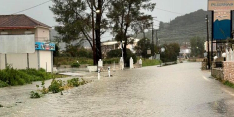 Χάος στη Ζάκυνθο: Πλημμύρες, κατολισθήσεις και πτώσεις δέντρων εξαιτίας των έντονων καιρικών φαινομένων