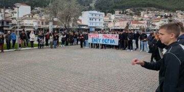 Αμφιλοχία: Οι μαθητές τίμησαν την επέτειο εξέγερσης των φοιτητών του Πολυτεχνείου (φωτο)