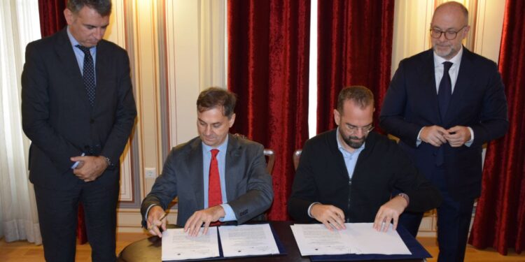 Υπογραφή Μνημονίου Συνεργασίας της Περιφέρειας Δυτικής Ελλάδας με το Υπουργείο Εξωτερικών για τη λειτουργία Γραφείου Εξωστρέφειας