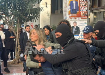 Σαλαμίνα: Για ψυχιατρικά θέματα είχε νοσηλευτεί η 46χρονη που δολοφόνησε την πεθερά της – Πήρε προθεσμία να απολογηθεί την Παρασκευή