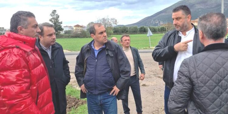 Βόνιτσα: Επίσκεψη του Υφυπουργού Κλιματικής Κρίσης και Πολιτικής Προστασίας, Κ. Κατσαφάδου – Σύσκεψη με τον Δήμαρχο και τοπικούς φορείς για τον συντονισμό των ενεργειών αποκατάστασης (φωτο)