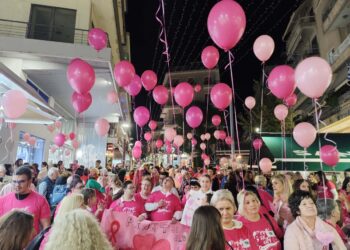 Αγρίνιο: «Pink the City» – Η πόλη ντύθηκε ροζ, στέλνοντας μήνυμα ζωής και ελπίδας