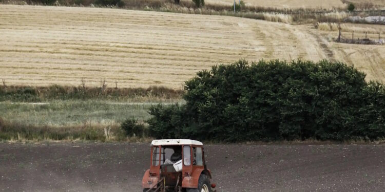 Επιστροφή ΕΦΚ πετρελαίου: Ποια είναι τα ποσά που μπορούν να κερδίσουν οι αγρότες με τα νέα όρια – Αναλυτικά παραδείγματα