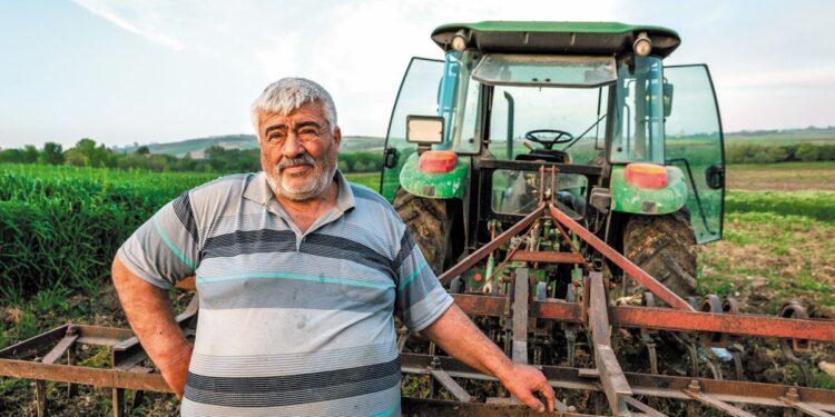 Ασφάλιση: Οδηγός για αγροτικές εισφορές, επιλογή κατηγορίας και ρυθμίσεις οφειλών