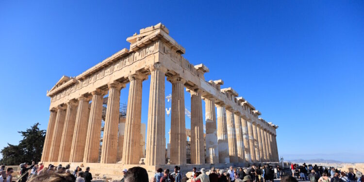 ΤτΕ: Ξεπέρασαν τα 20 δισ. ευρώ τα έσοδα από τον τουρισμό το ενιάμηνο του 2025