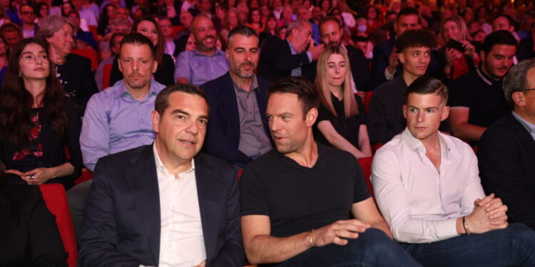 «Ιθάκη»: Η απίστευτη ερώτηση του Τάιλερ Μακμπέθ στην Μπέττυ Μπαζιάνα – «Πως θα μεγαλώσουμε τα παιδιά μας στο Μαξίμου;»