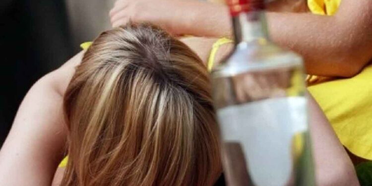 Αγρίνιο: 17χρονη μέθυσε και μεταφέρθηκε στο νοσοκομείο – Συνελήφθη ο ιδιοκτήτης του μαγαζιού