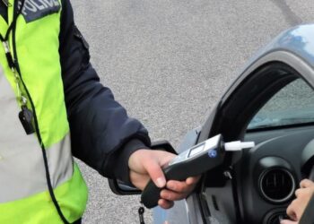 Αγρίνιο: Οδηγούσε χωρίς δίπλωμα, αρνήθηκε το αλκοτέστ και συνελήφθη