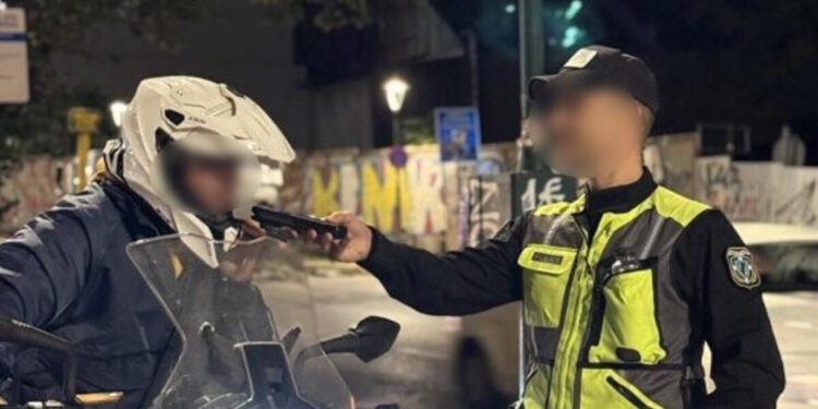387 παραβάσεις σε 22.800 αλκοτέστ της Τροχαίας σε όλη την Αττική – 12 συλλήψεις μεθυσμένων οδηγών